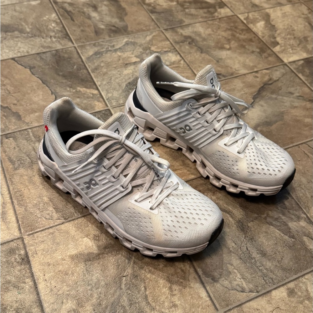 ON Running Cloudswift size 6